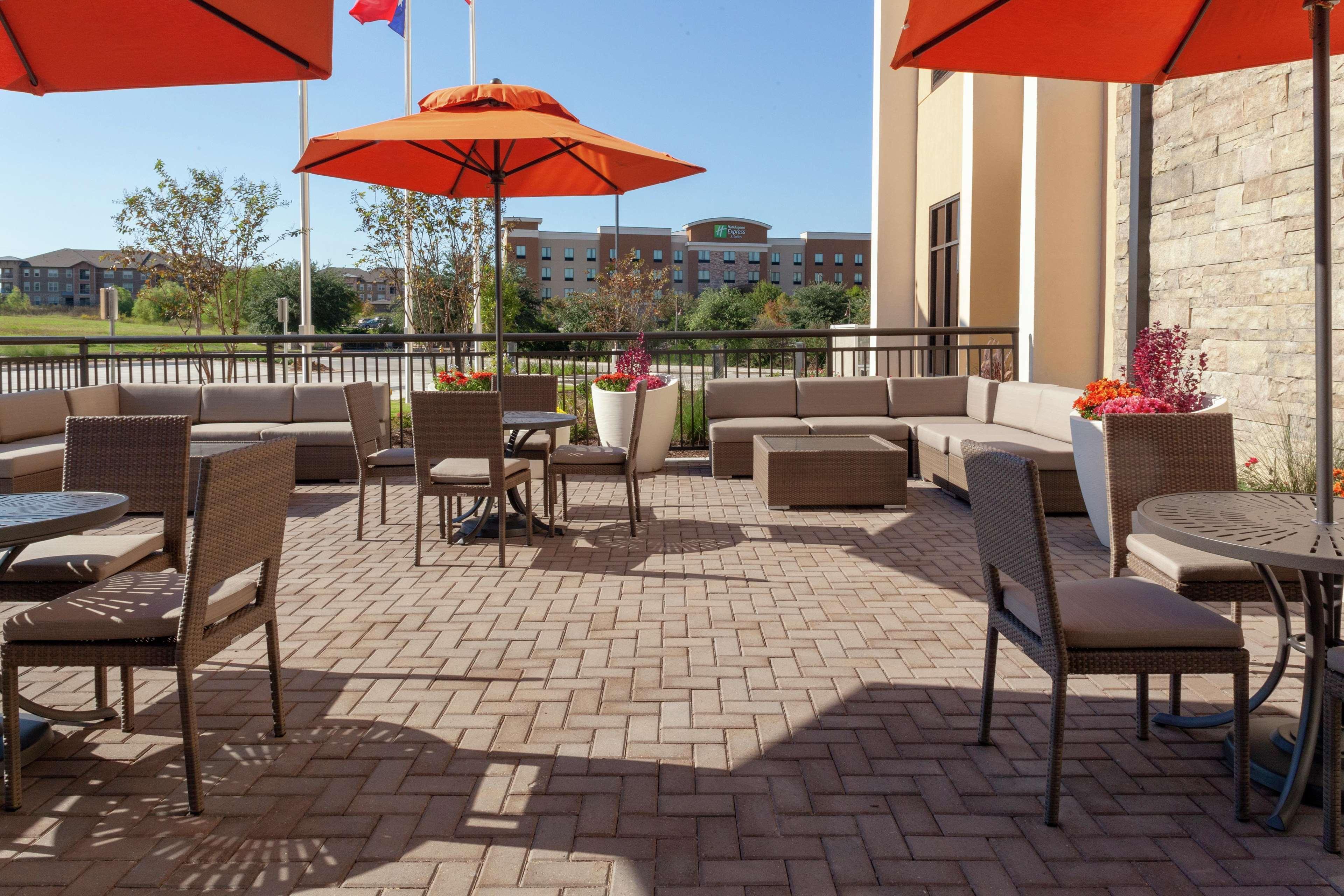 Hilton Garden Inn Waco Exterior photo